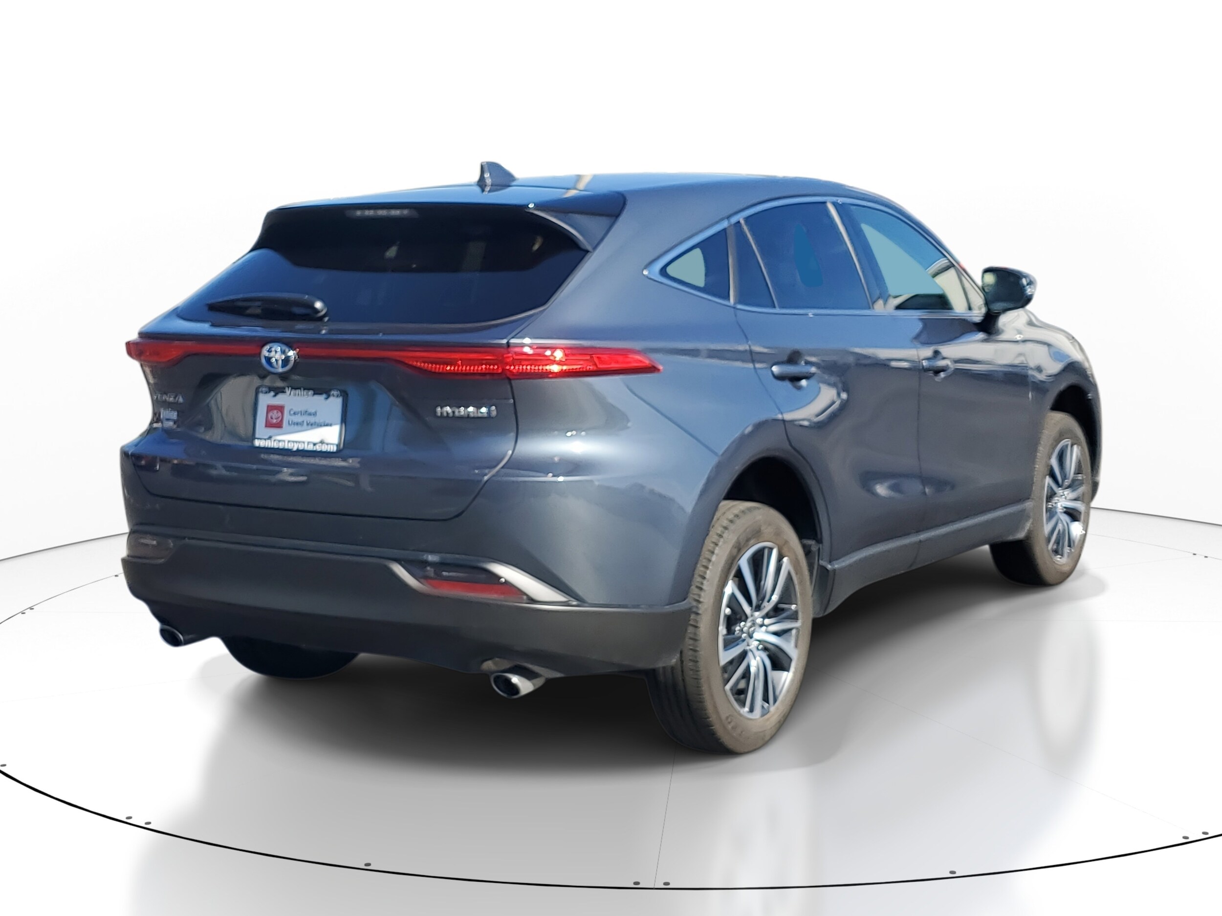 2022 Toyota Venza LE photo 3