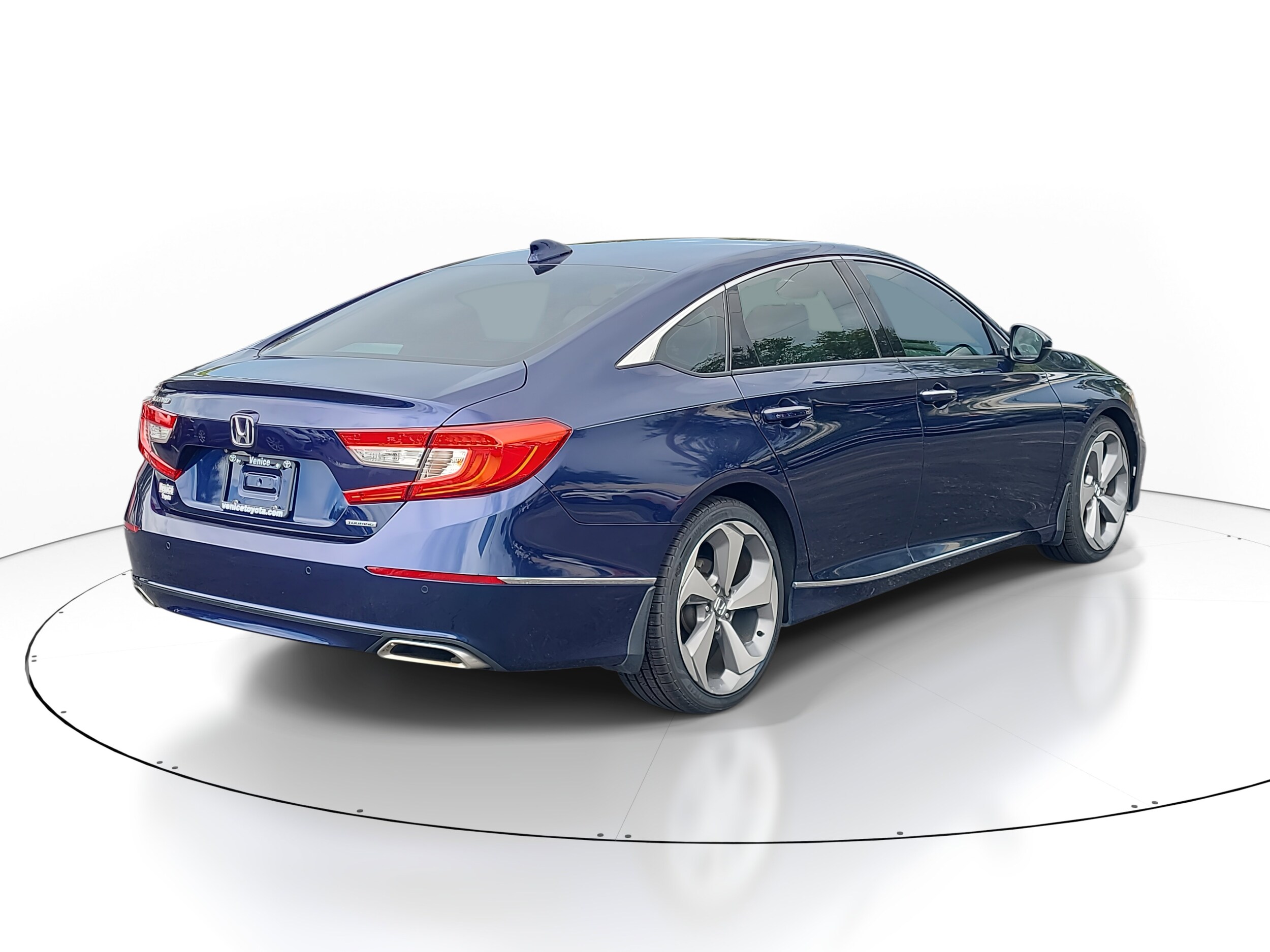 2018 Honda Accord Touring 1.5T photo 3