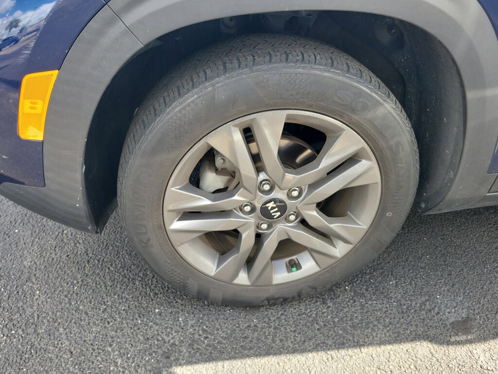 2021 Kia Seltos S photo 2