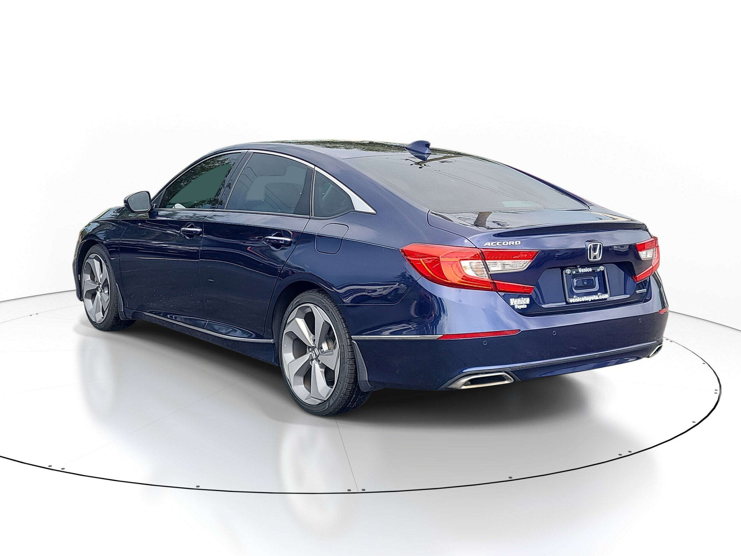 2018 Honda Accord Touring 1.5T photo 4
