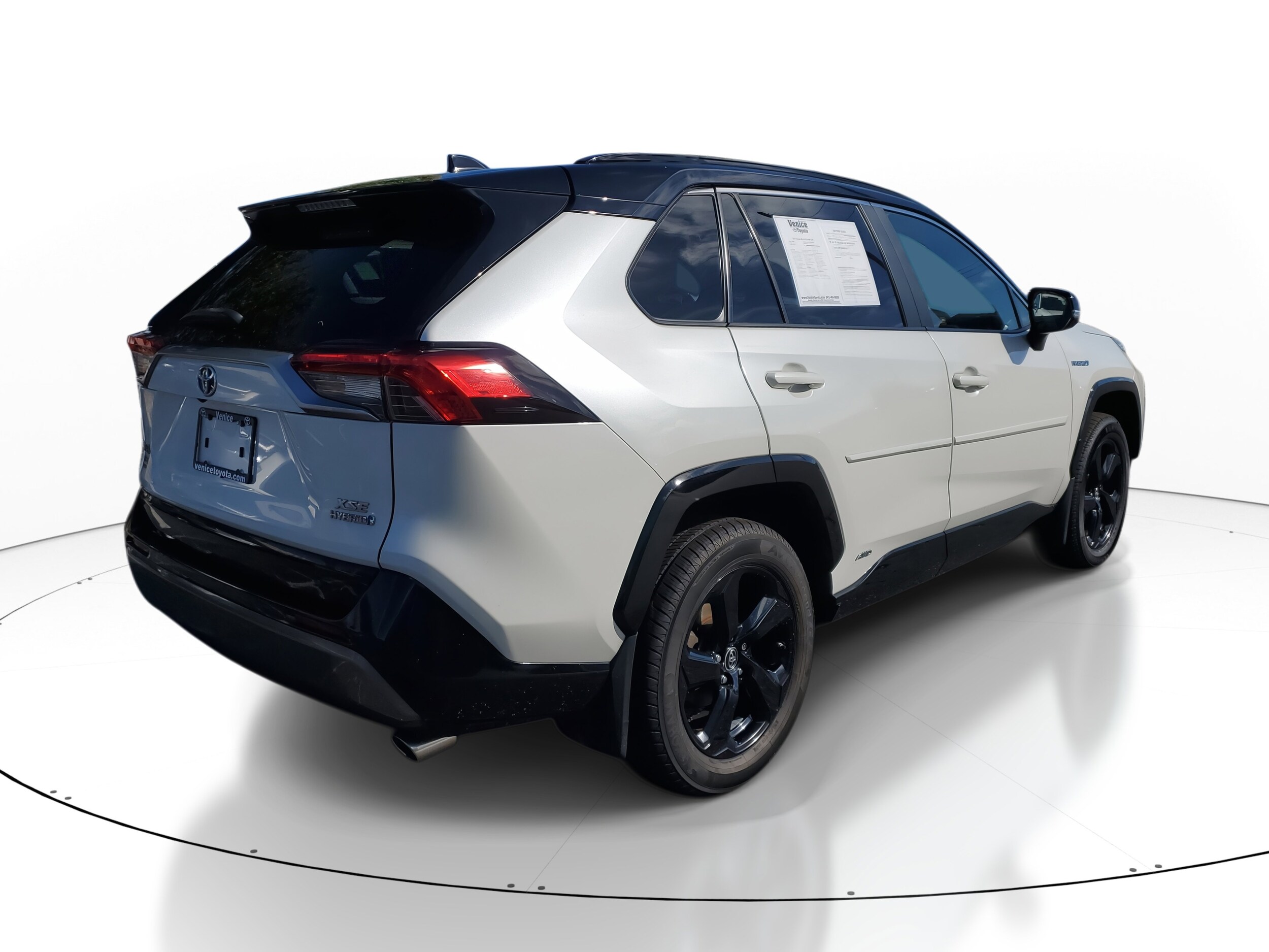 2019 Toyota RAV4 Hybrid XSE photo 4