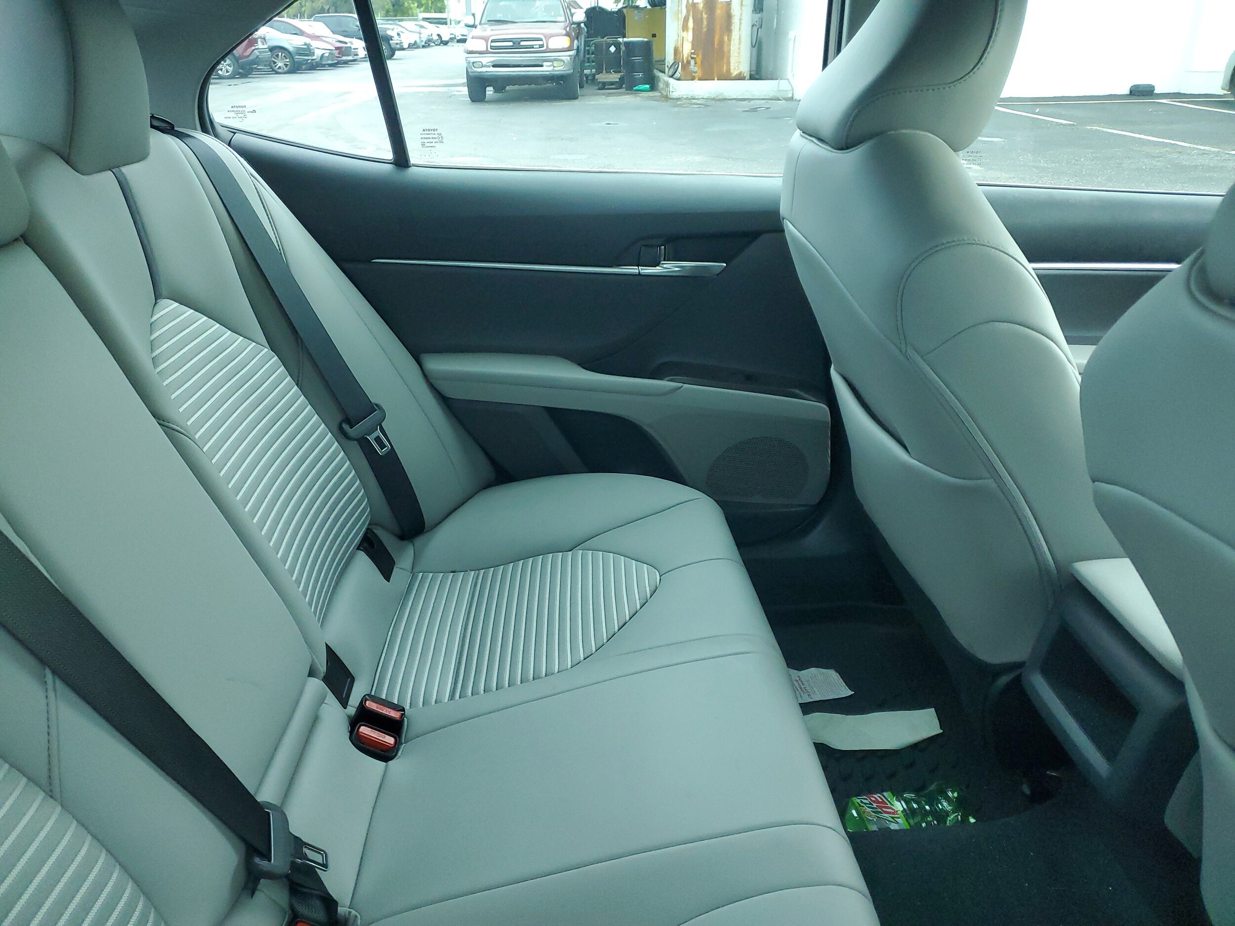 2022 Toyota Camry SE photo 3