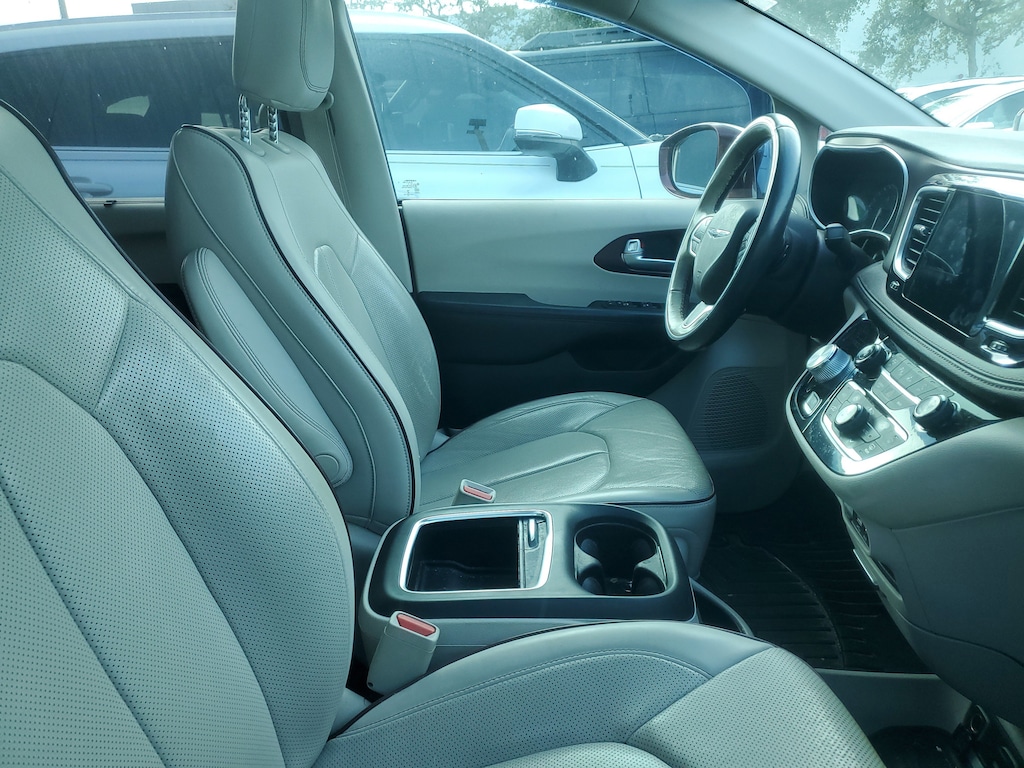 Used 2017 Chrysler Pacifica Limited Van