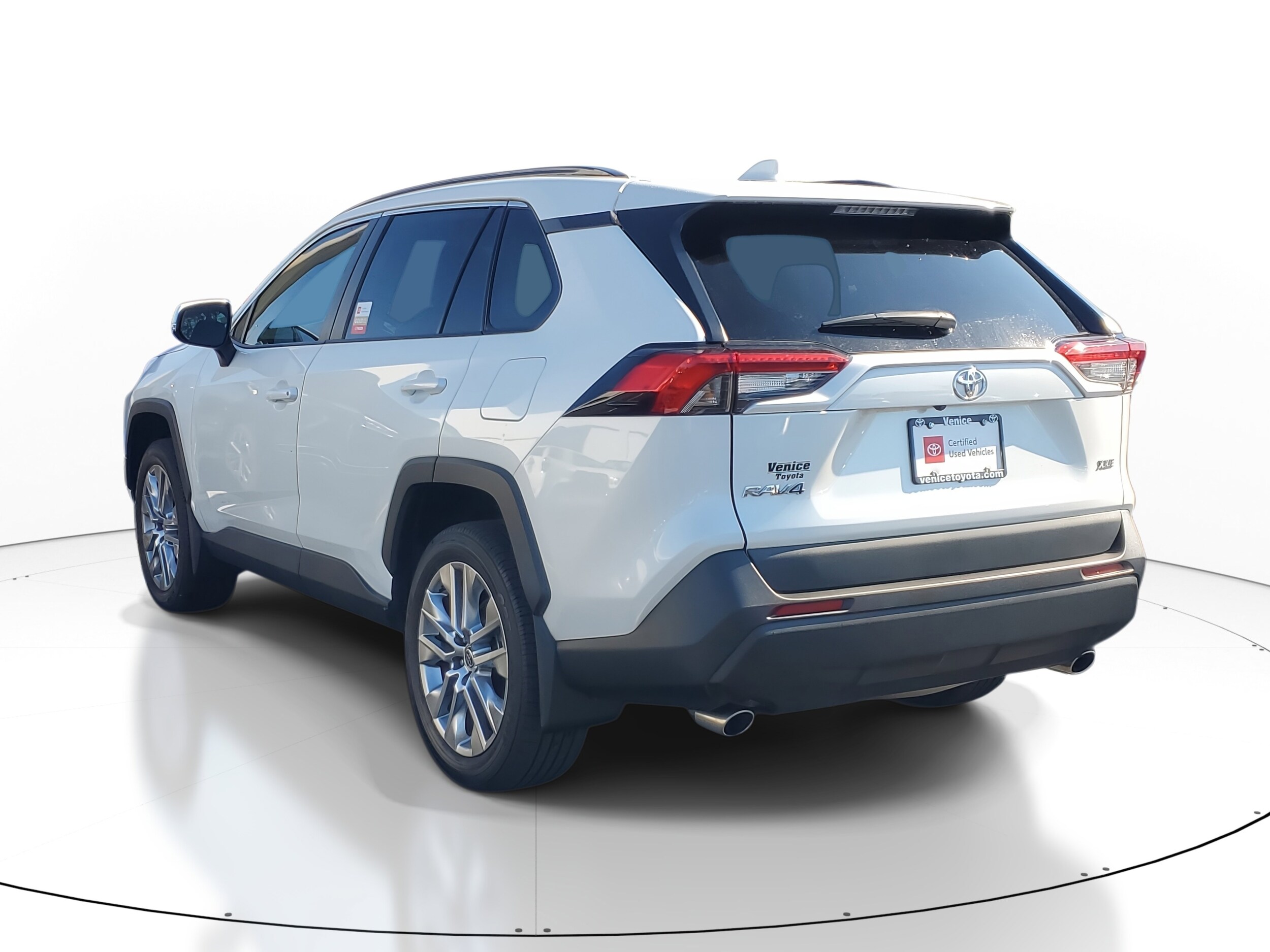 2024 Toyota RAV4 XLE Premium photo 4