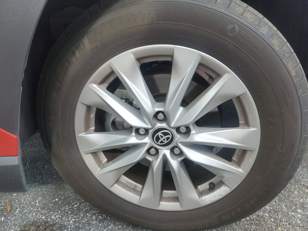 2022 Toyota Corolla Cross LE photo 3