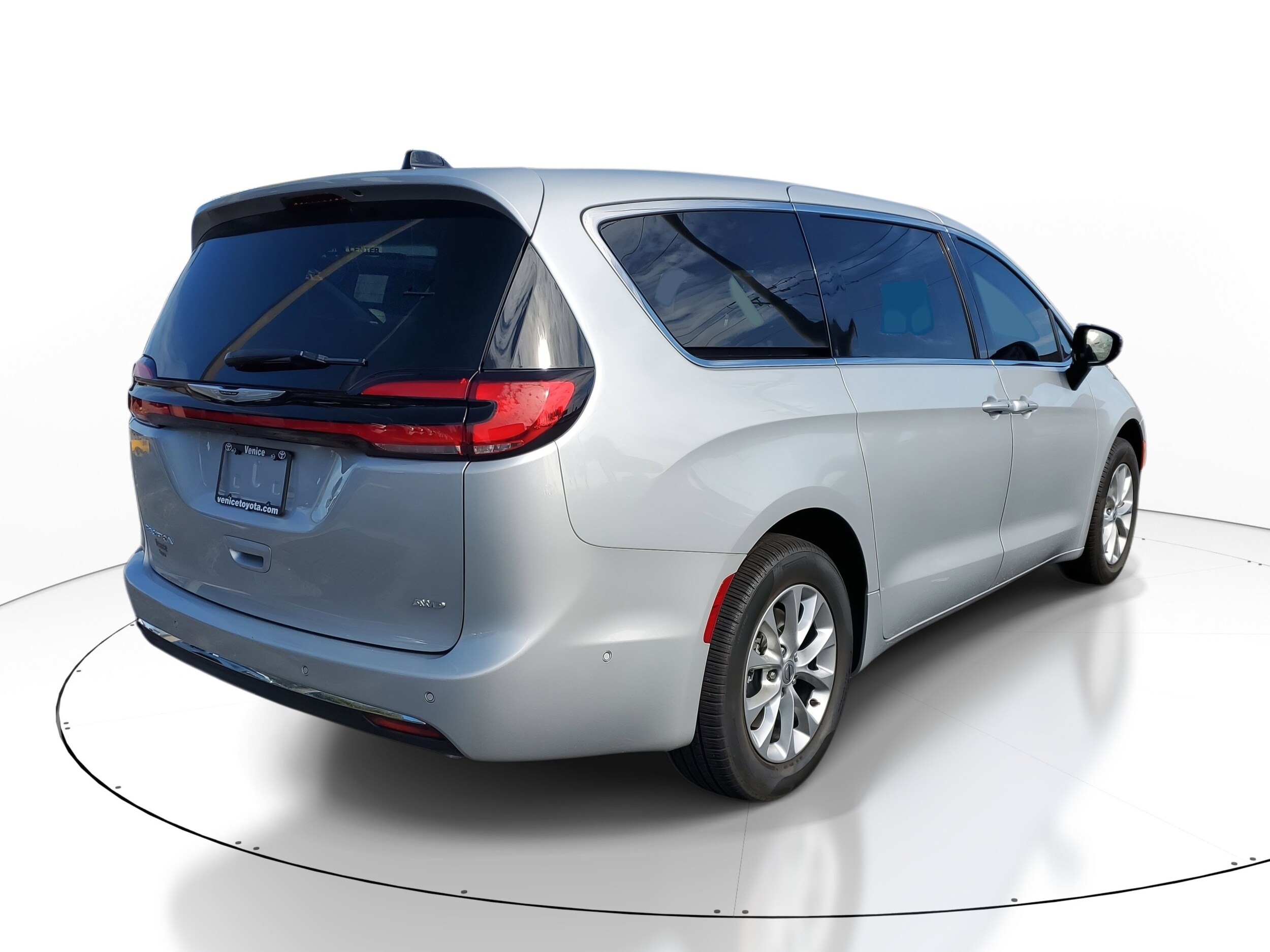 2024 Chrysler Pacifica Touring L photo 4