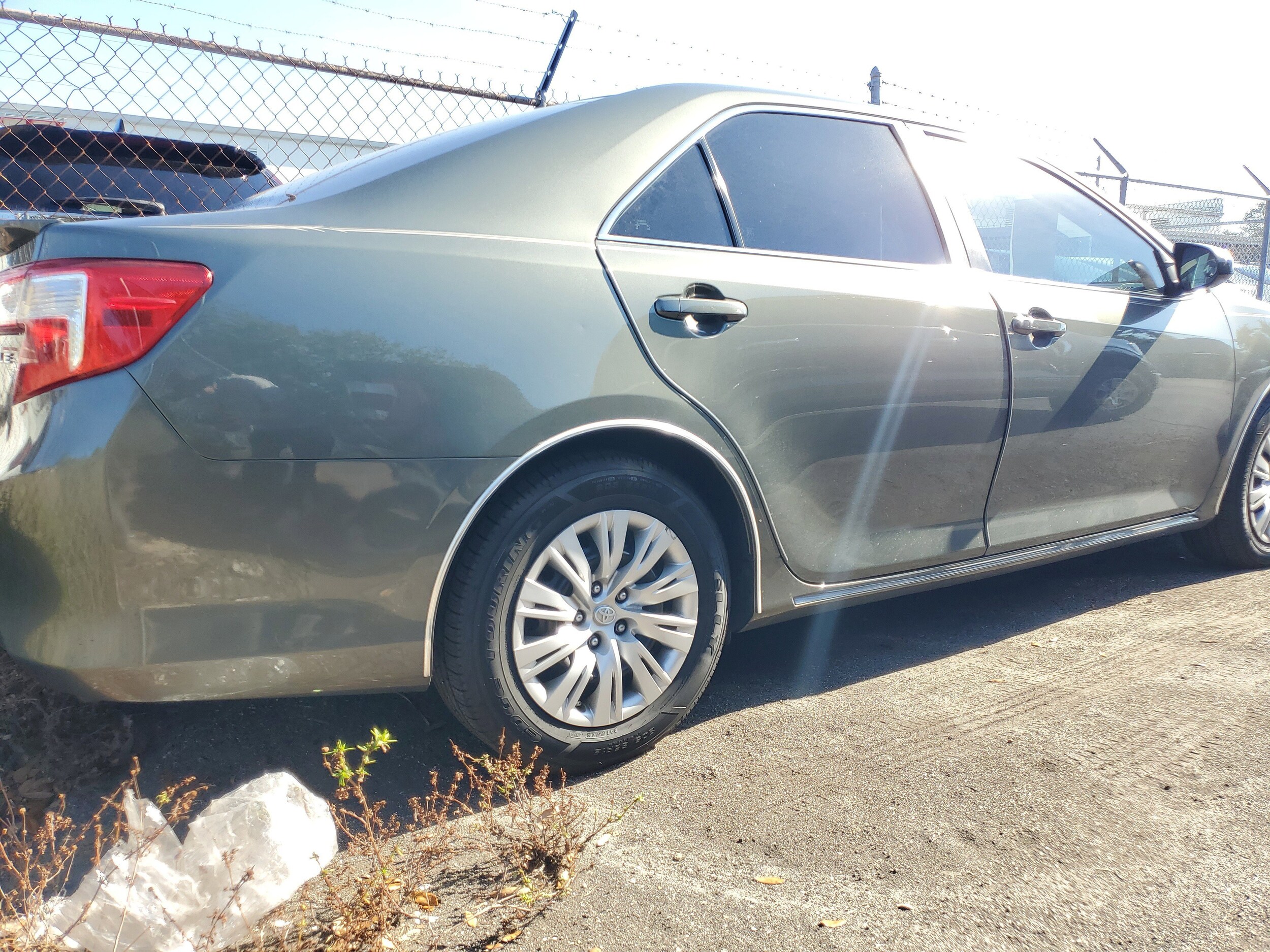 2012 Toyota Camry LE photo 2