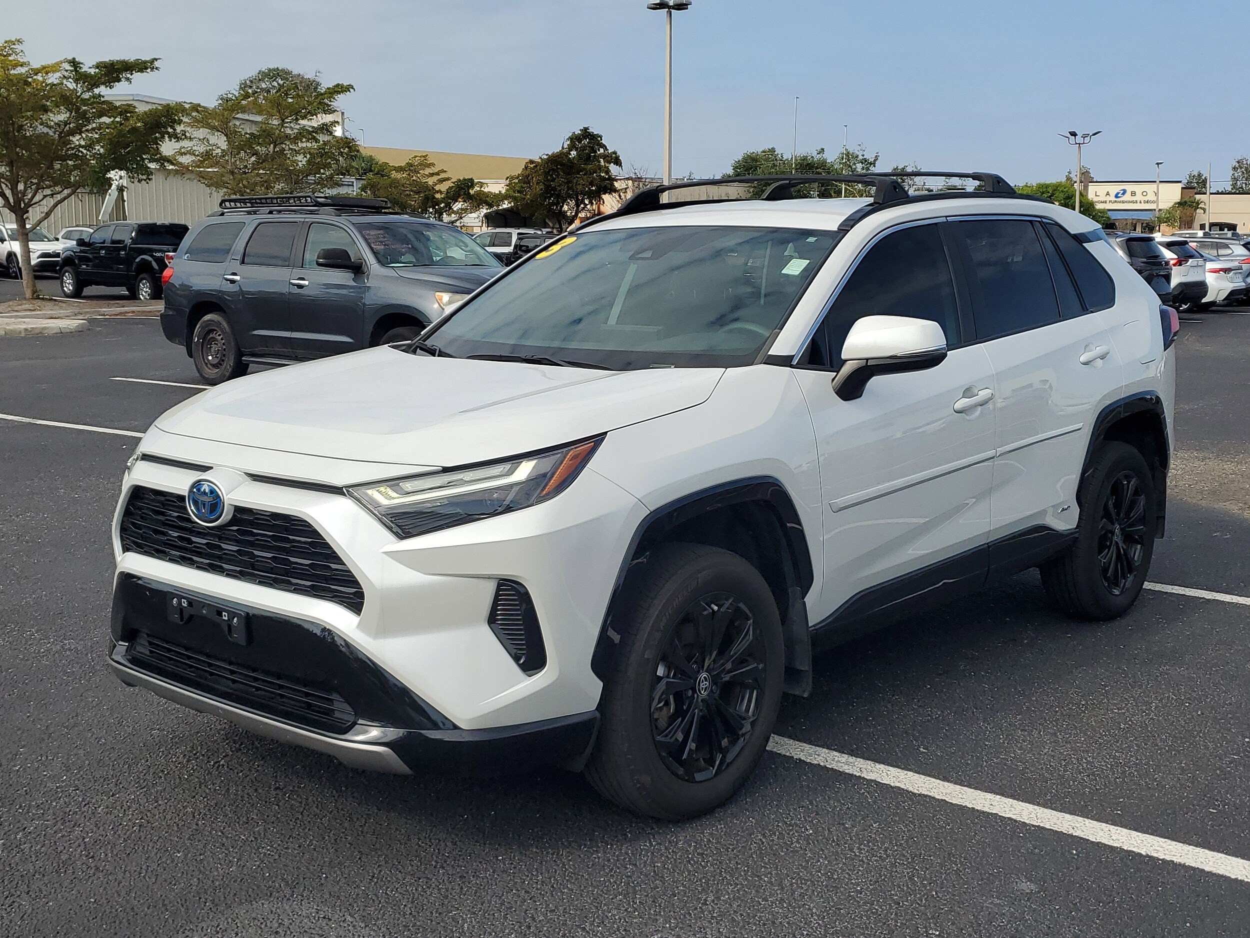 2023 Toyota RAV4 Hybrid SE photo 3