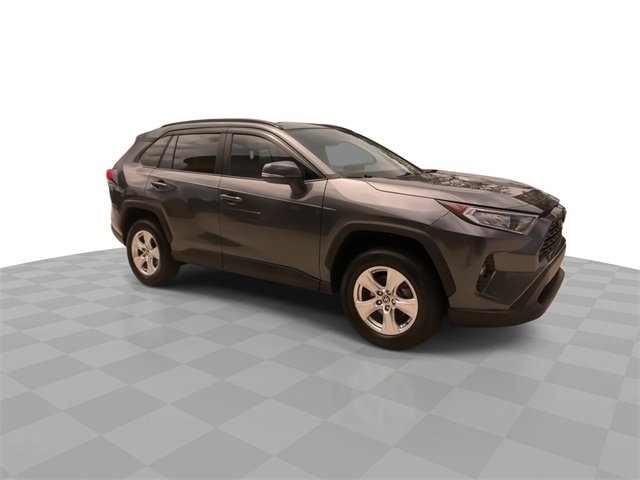 2021 Toyota RAV4 XLE photo 2