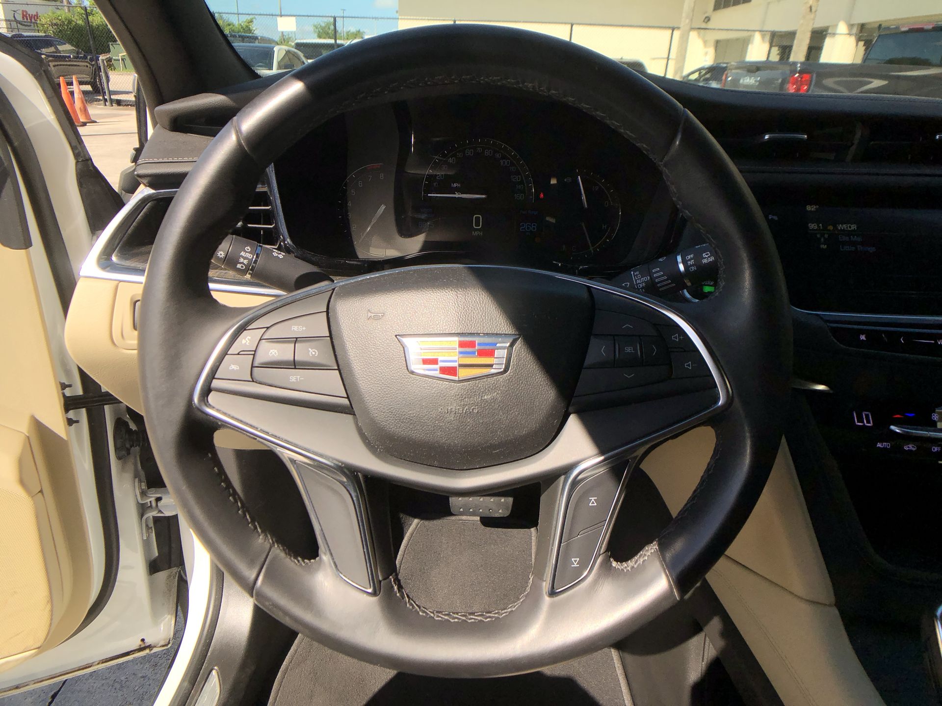 2018 Cadillac XT5 photo 3