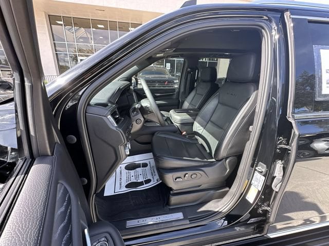 2023 GMC Yukon Denali - Photo 18