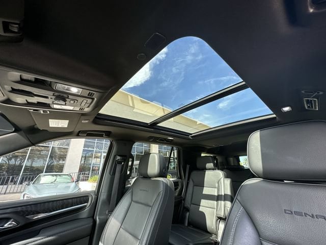 2023 GMC Yukon Denali - Photo 28
