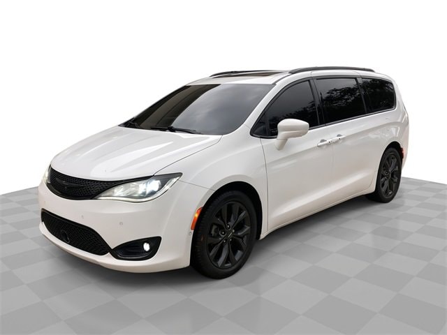 2019 Chrysler Pacifica Touring L Plus's photo