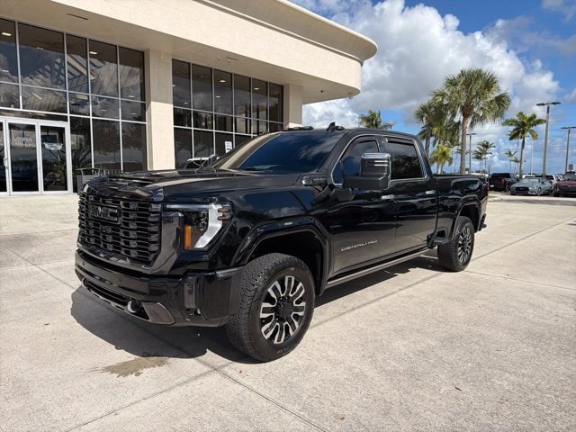 2024 GMC Sierra Denali's photo