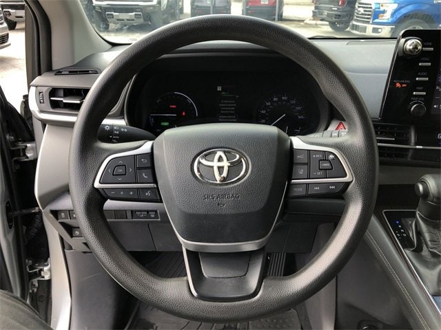 2021 Toyota Sienna LE photo 4