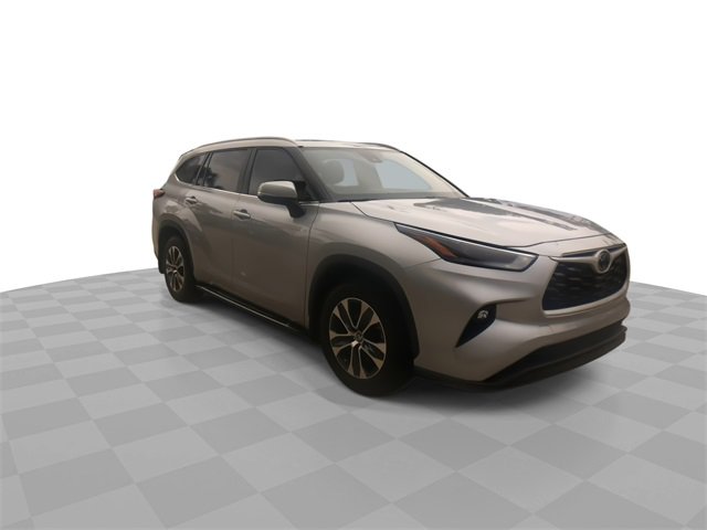 2024 Toyota Highlander XLE photo 2