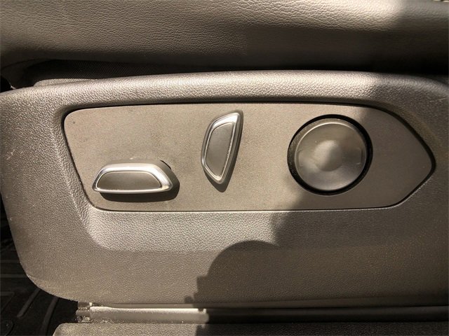 2022 Cadillac Escalade Premium Luxury photo 3