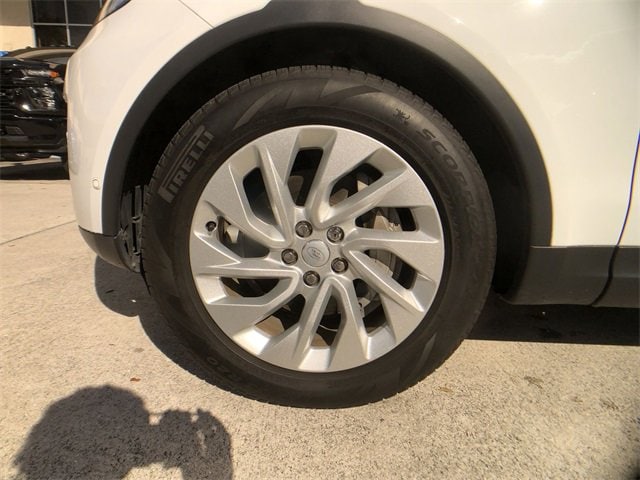 2024 Land Rover Discovery S photo 2