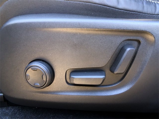 2021 Volvo XC40 Recharge P8 photo 3