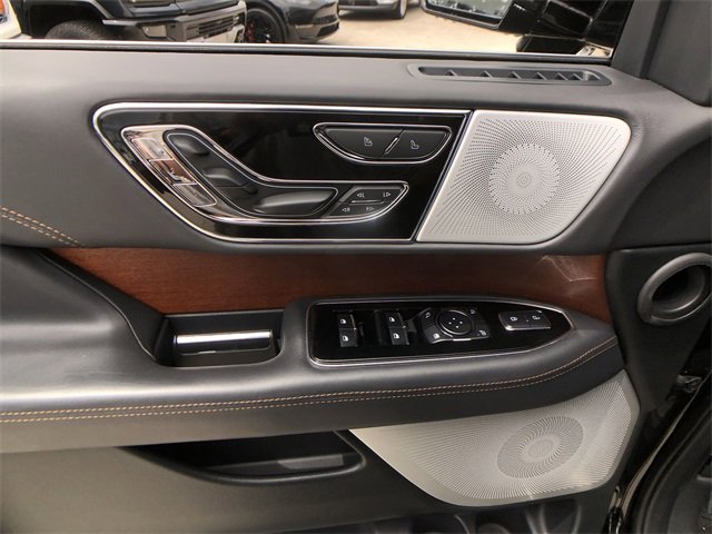 2024 Lincoln Navigator Black Label photo 3