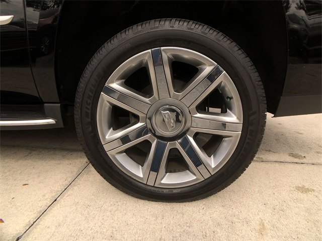 2019 Cadillac Escalade ESV Luxury photo 2