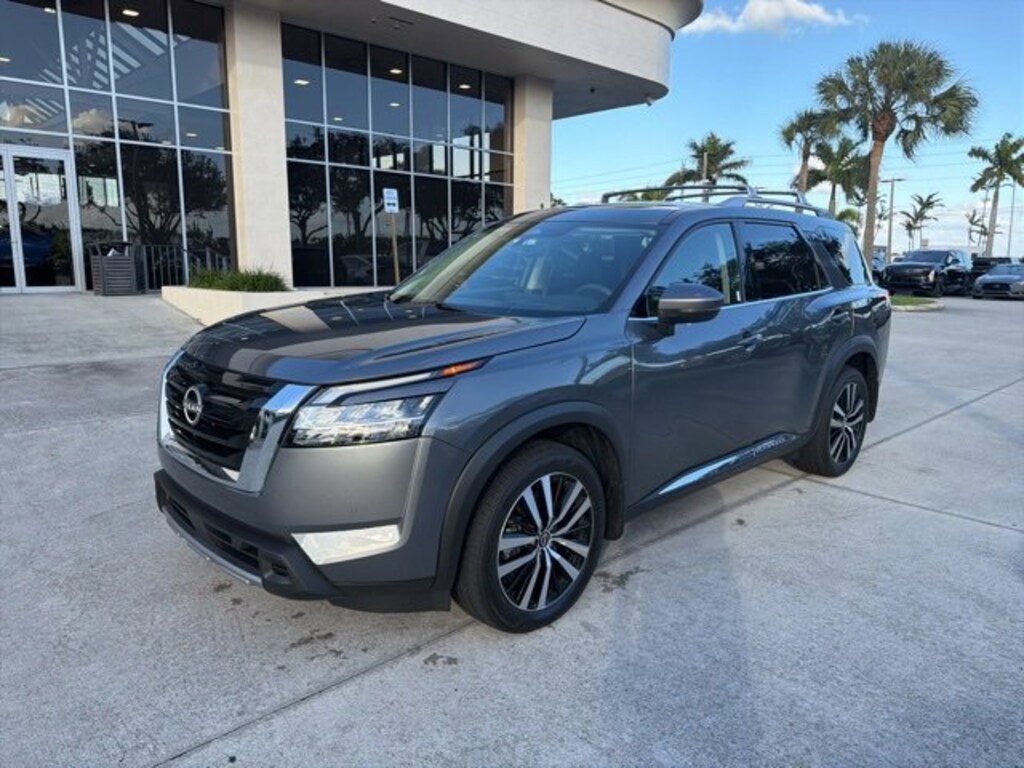Used 2024 Nissan Pathfinder Platinum SUV