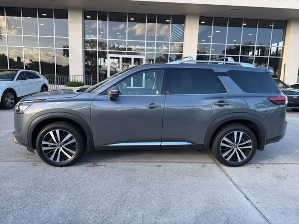 Used 2024 Nissan Pathfinder Platinum SUV