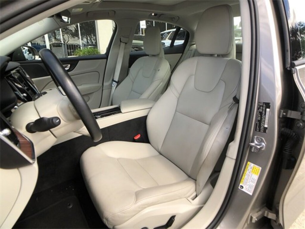Used 2020 Volvo S60 T5 Momentum Sedan