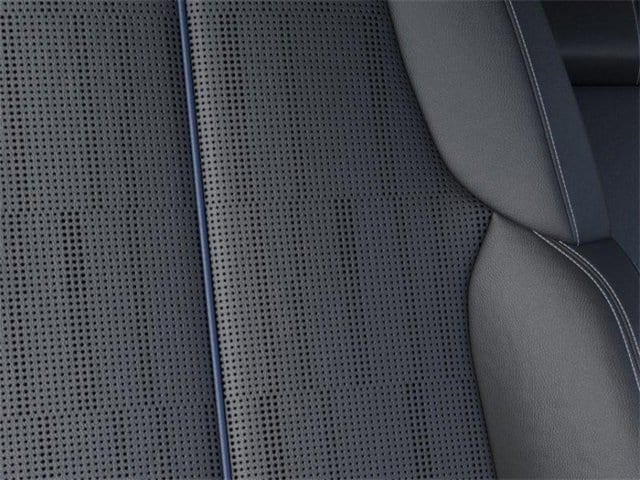 2025 Cadillac LYRIQ Luxury 2