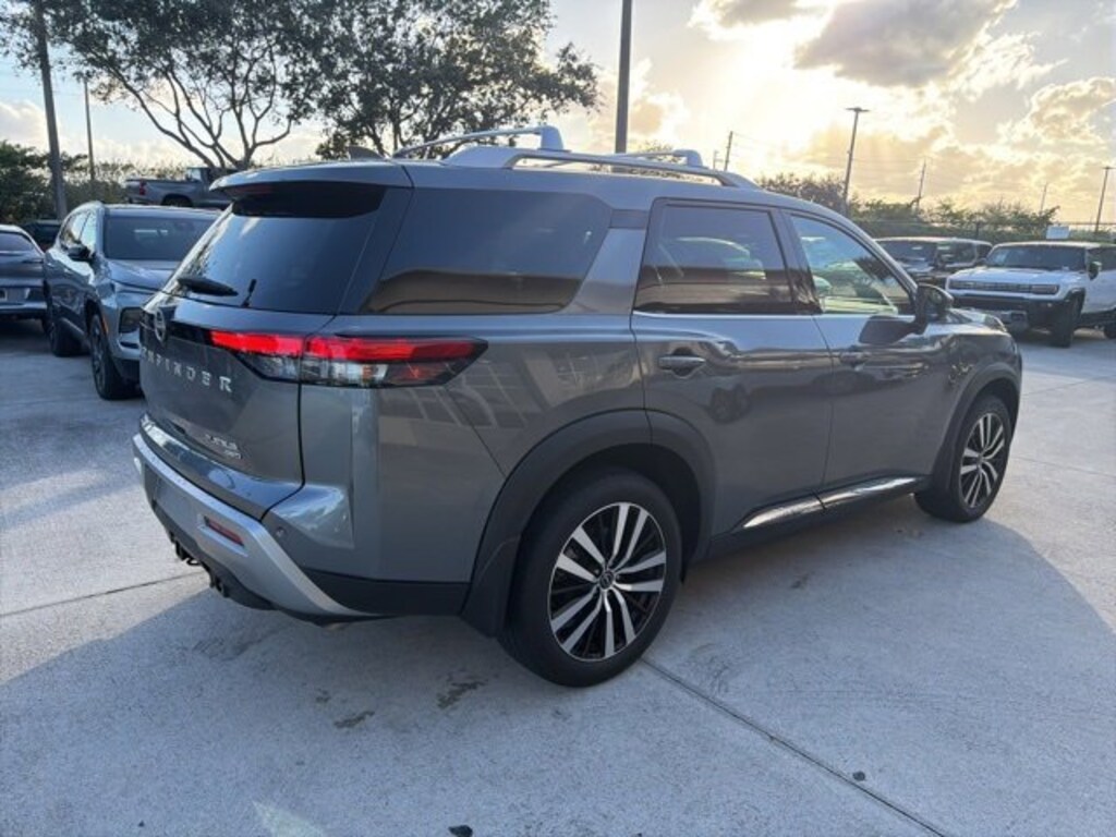 Used 2024 Nissan Pathfinder Platinum SUV