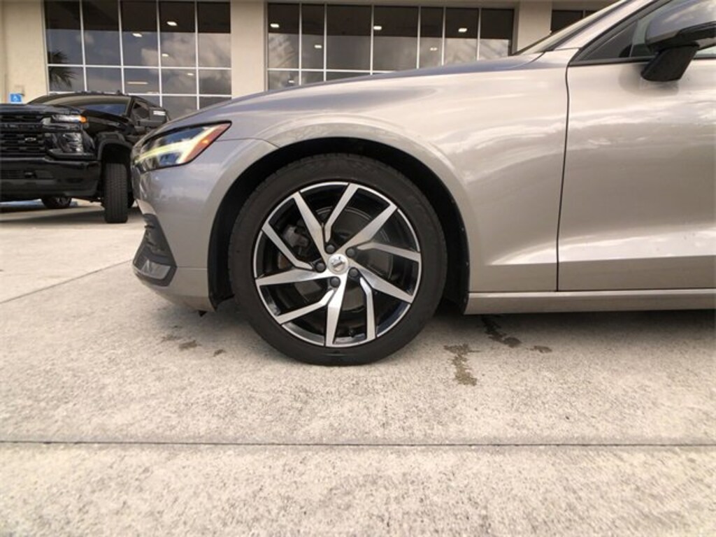 Used 2020 Volvo S60 T5 Momentum Sedan