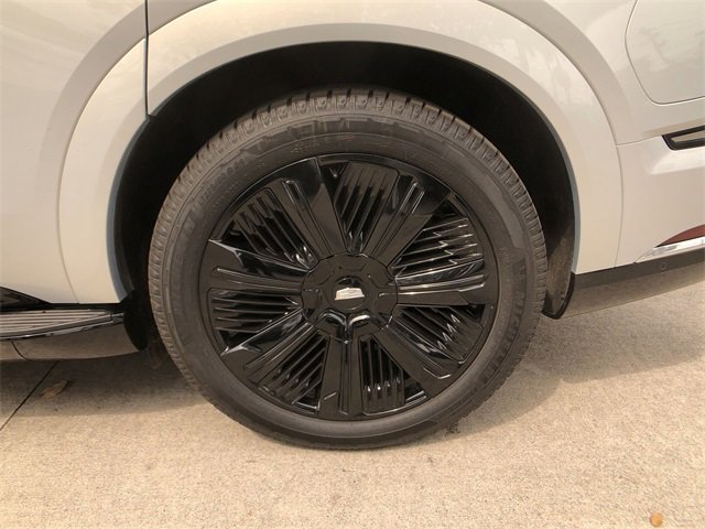 2025 Cadillac Escalade IQ Luxury photo 2
