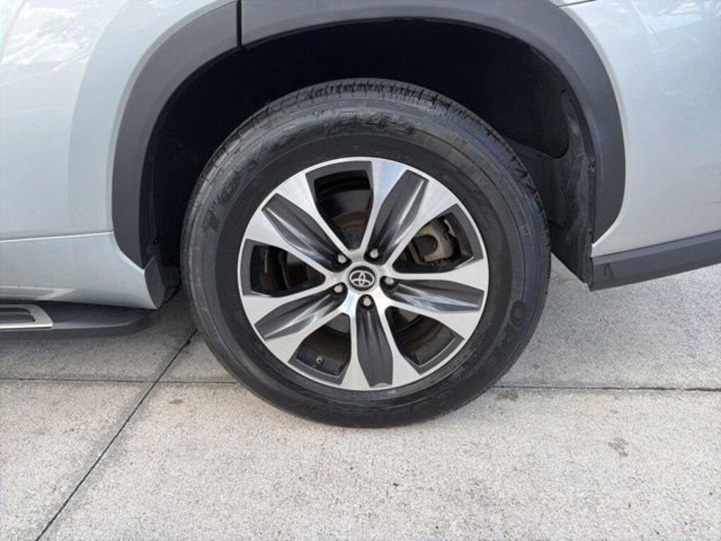 Used 2022 Toyota Highlander Hybrid XLE SUV