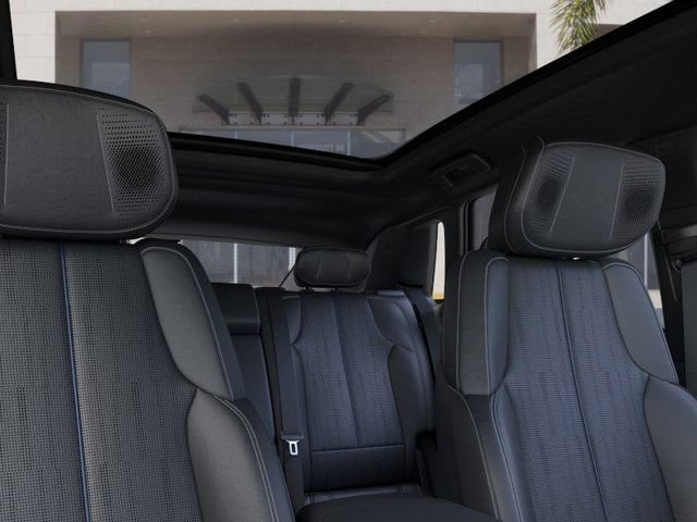 2025 Cadillac LYRIQ Luxury 3 - Photo 24