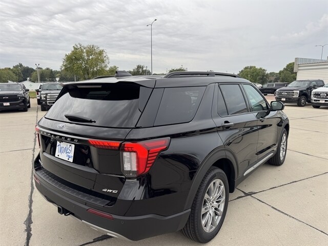 2025 Ford Explorer photo 3