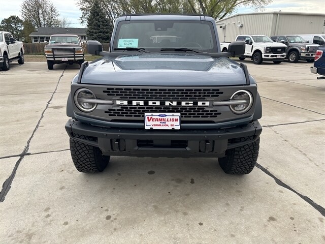 2024 Ford Bronco Badlands photo 2