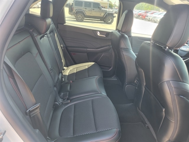 2025 Ford Escape Hybrid ST-Line Select photo 4