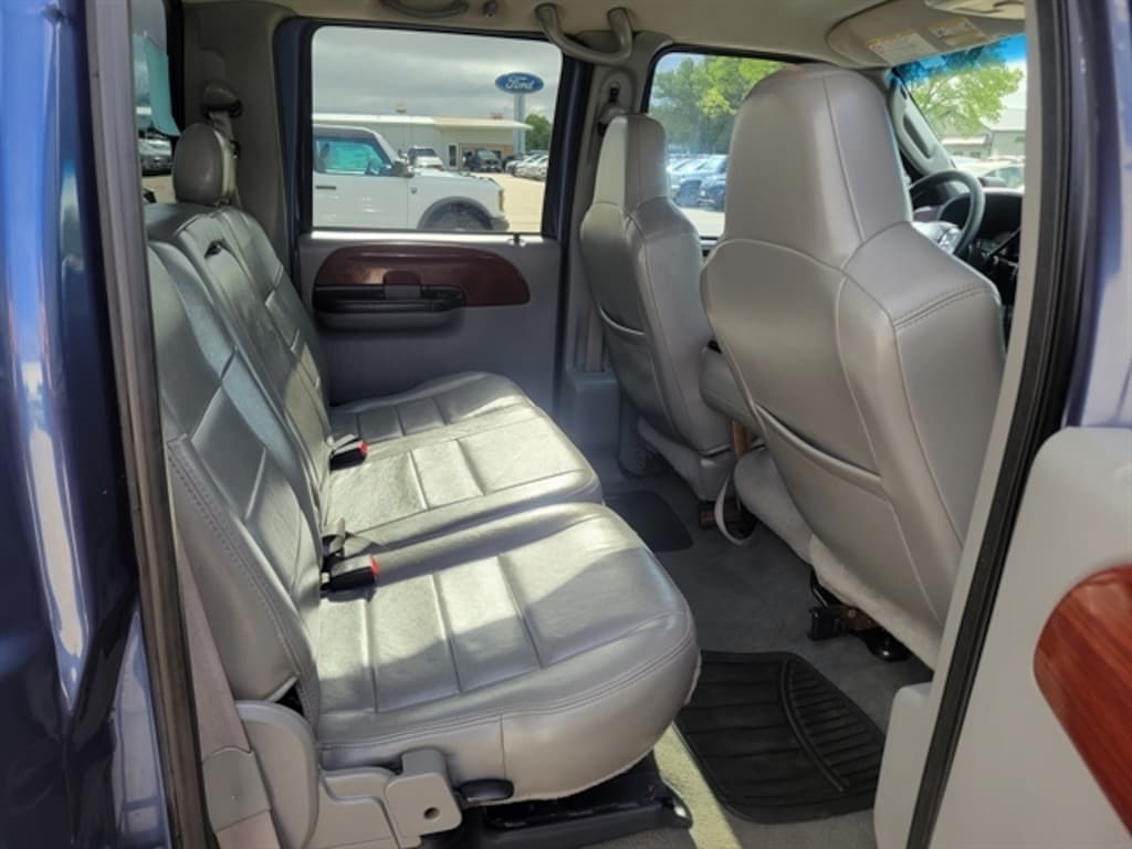 Used 2005 Ford F-250 Lariat Pickup