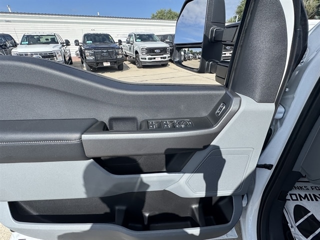 2026 Ford F-350 Super Duty XL - Photo 9