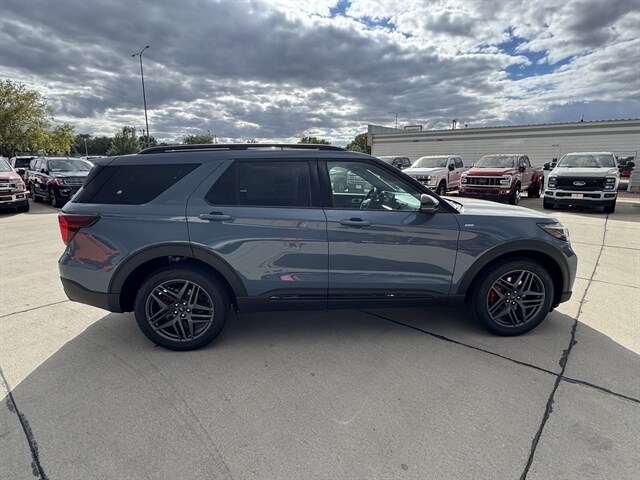 2025 Ford Explorer ST-Line photo 2