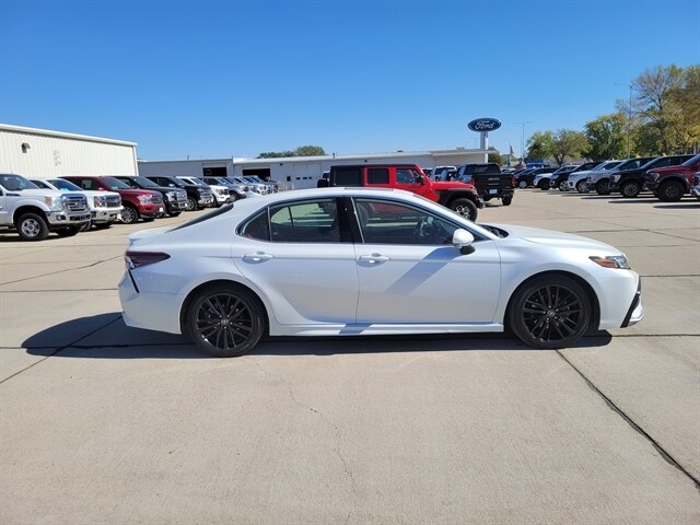 2023 Toyota Camry Hybrid XSE photo 2