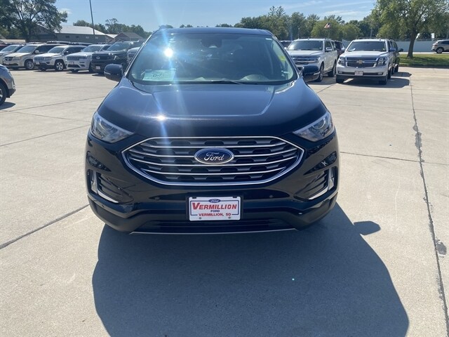 2022 Ford Edge Titanium photo 3