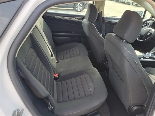 2020 Ford Fusion SE photo 3