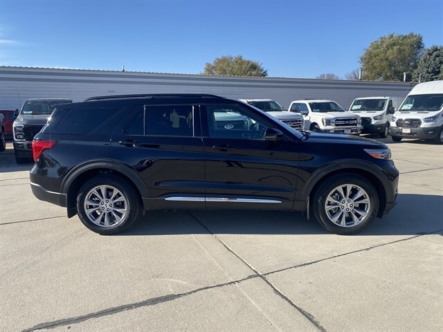 2023 Ford Explorer XLT photo 3