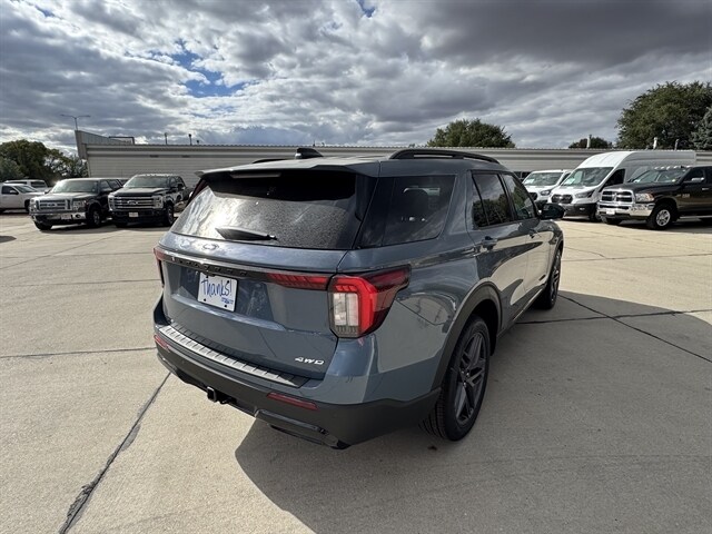 2025 Ford Explorer ST-Line photo 3