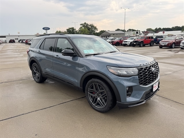 2026 Ford Explorer ST-LINE 4WD's photo