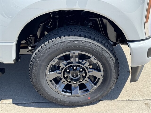 2025 Ford F-350 XL photo 2