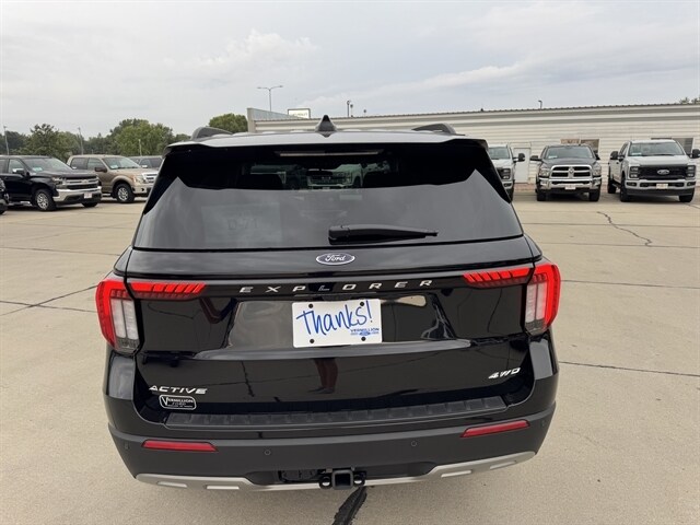 2025 Ford Explorer photo 4