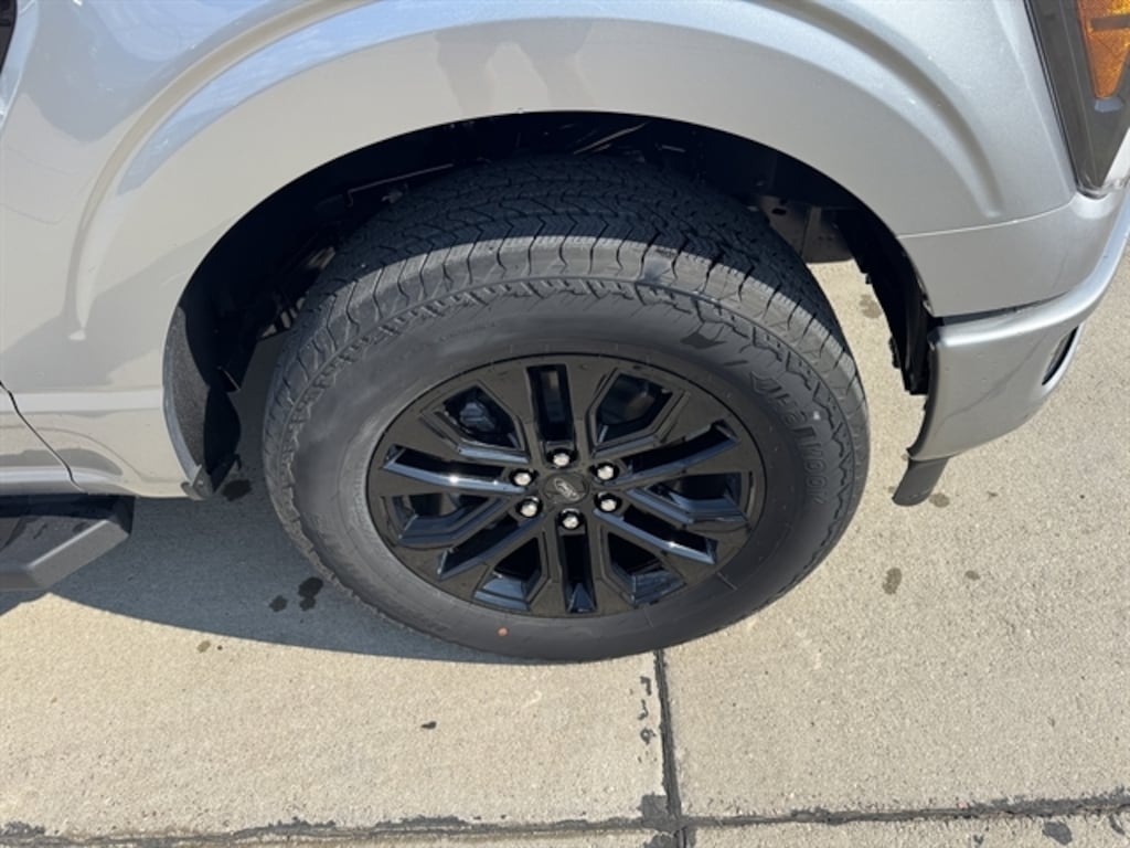 New 2025 Ford F-150 Lariat TRUCK