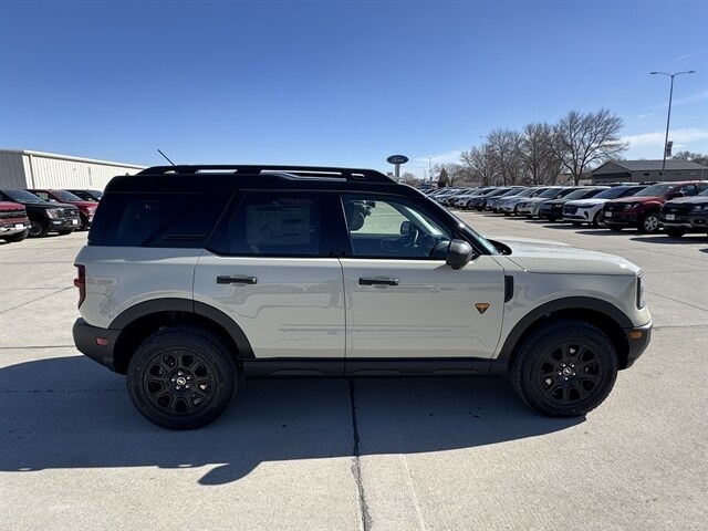 2025 Ford Bronco Sport Badlands photo 2